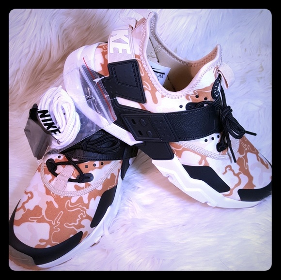 Nike Other - NEW 🔥 NIKE AIR HUARACHE DRIFT PRM (CAMO)